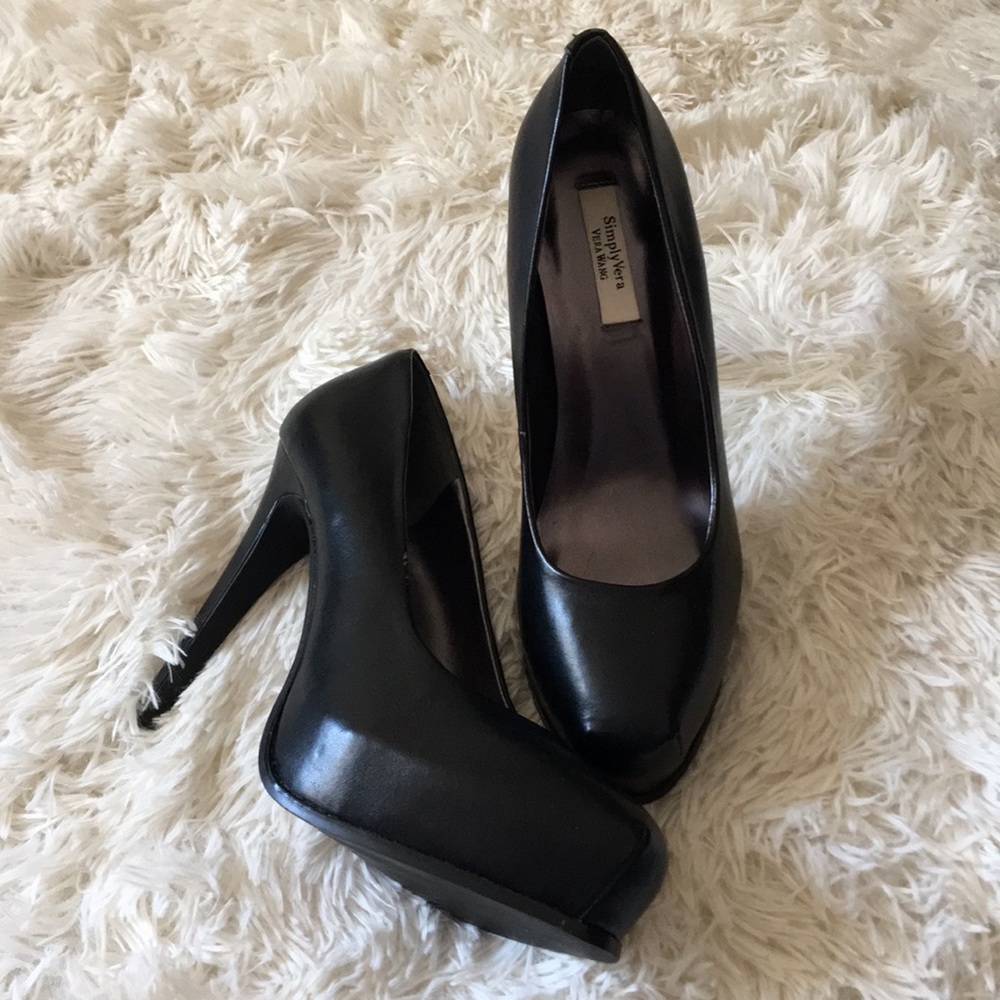 Vera Wang black heels
